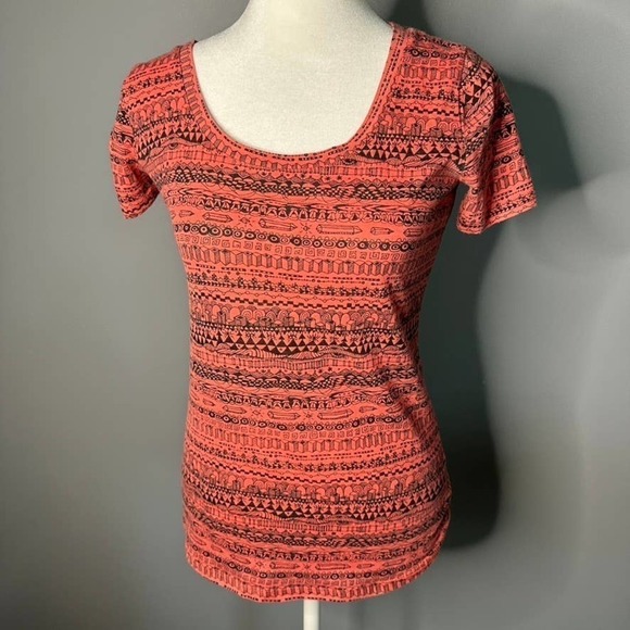 Urban Outfitters Micro Pattern Geometric Print T-Shirt Size Small - Picture 2 of 7